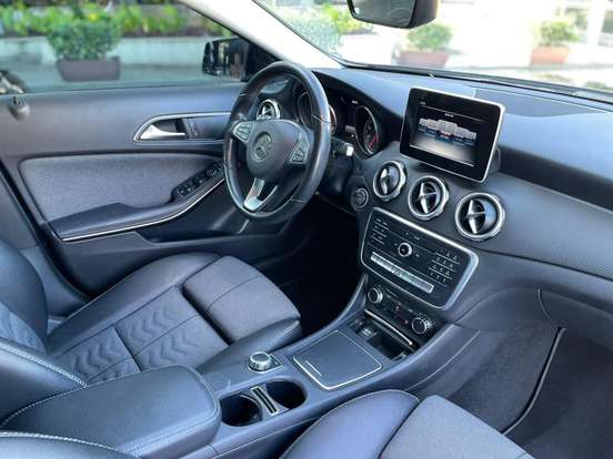 MERCEDES-BENZ-GLA 200-2018