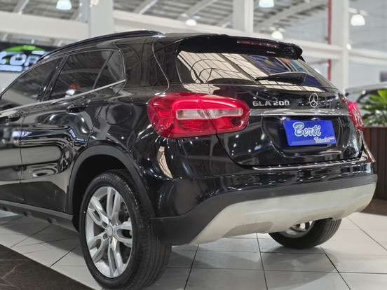 MERCEDES-BENZ-GLA 200-2016