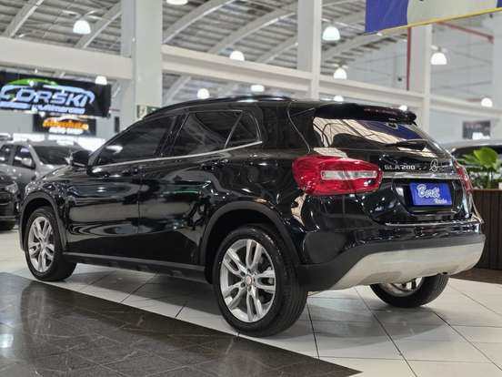 MERCEDES-BENZ-GLA 200-2016