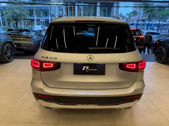 MERCEDES-BENZ-GLB 200-2021