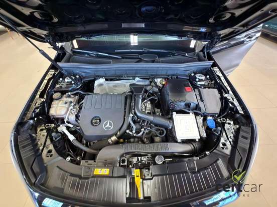 MERCEDES-BENZ-GLB 200-2021