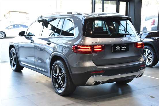 MERCEDES-BENZ-GLB 200-2023