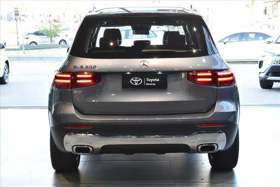 MERCEDES-BENZ-GLB 200-2023