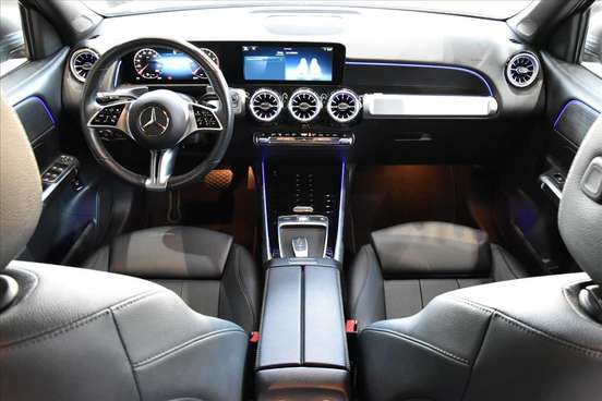 MERCEDES-BENZ-GLB 200-2023