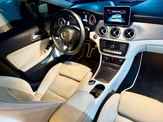 Mercedes-Benz GLA 200 1.6 CGI Flex Advance 7G-DCT