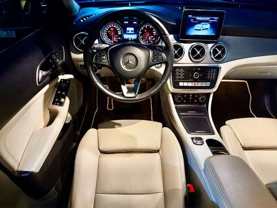 MERCEDES-BENZ-GLA 200-2018