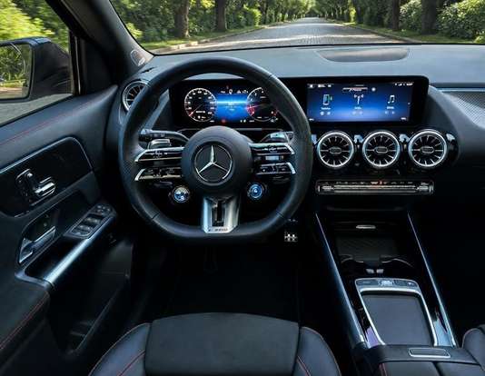 MERCEDES-BENZ-GLA 35 AMG-2024