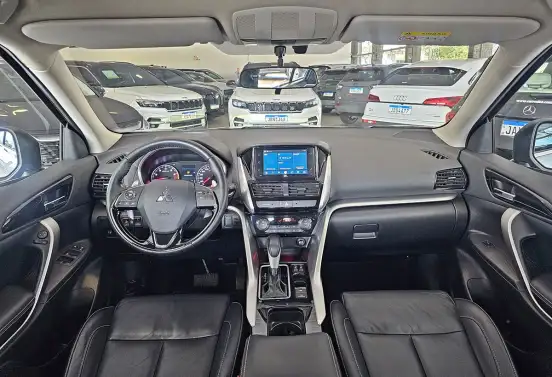 MITSUBISHI-ECLIPSE CROSS-2023