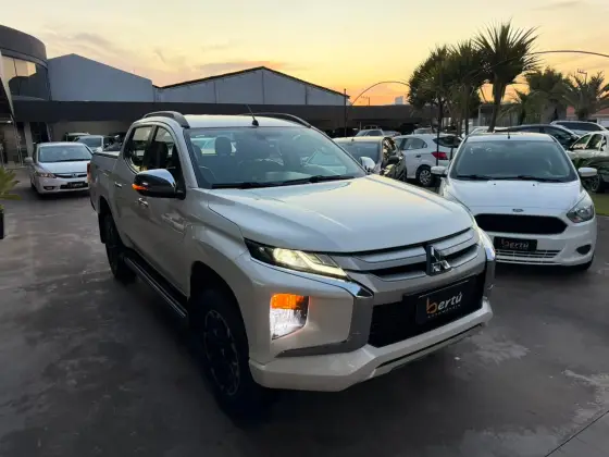 MITSUBISHI L200 TRITON 2.4 16V TURBO DIESEL SPORT HPE CD 4P 4X4 AUTOMÁTICO