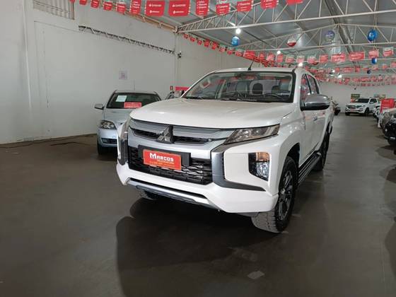 MITSUBISHI L200 TRITON 2.4 16V TURBO DIESEL SPORT HPE CD 4P 4X4 AUTOMÁTICO