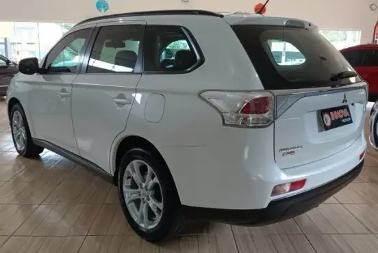 MITSUBISHI-OUTLANDER-2014