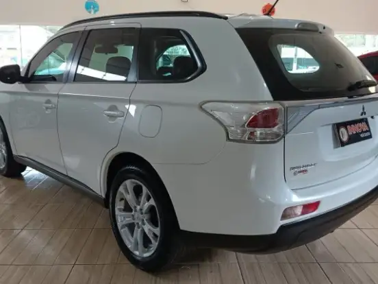 MITSUBISHI-OUTLANDER-2.0 16V GASOLINA 4P AUTOMÁTICO MITSUBISHI-OUTLANDER-2014