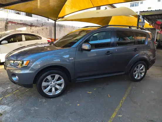 MITSUBISHI-OUTLANDER-2013