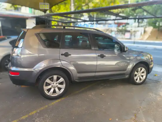 MITSUBISHI-OUTLANDER-2013