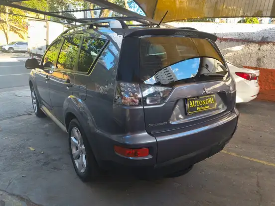 MITSUBISHI-OUTLANDER-2013