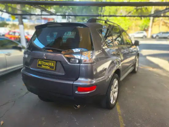 MITSUBISHI-OUTLANDER-2013