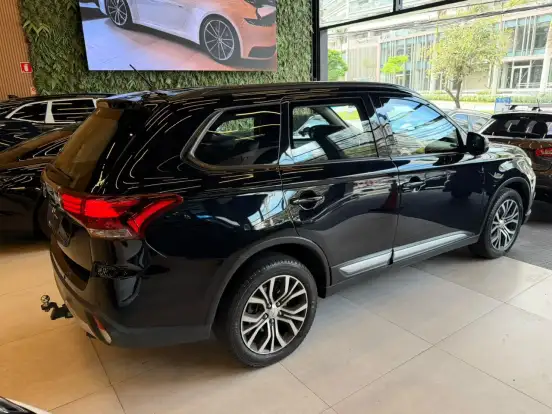 MITSUBISHI-OUTLANDER-2015