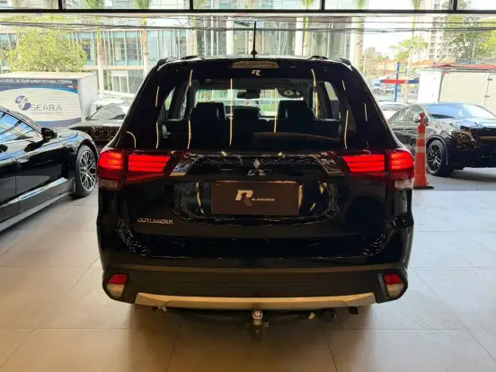 MITSUBISHI-OUTLANDER-2.0 16V GASOLINA 4P AUTOMÁTICO MITSUBISHI-OUTLANDER-2015
