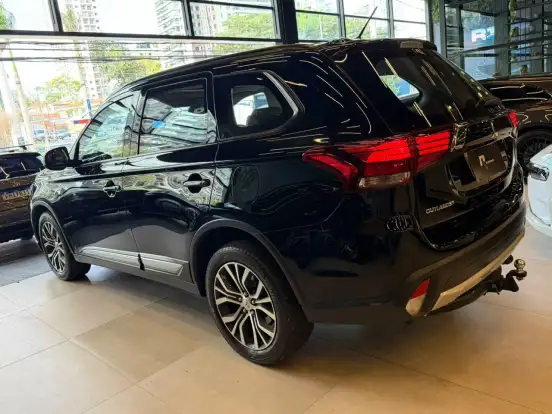 MITSUBISHI-OUTLANDER-2015