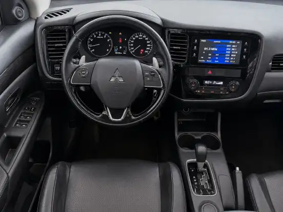 MITSUBISHI-OUTLANDER-2015