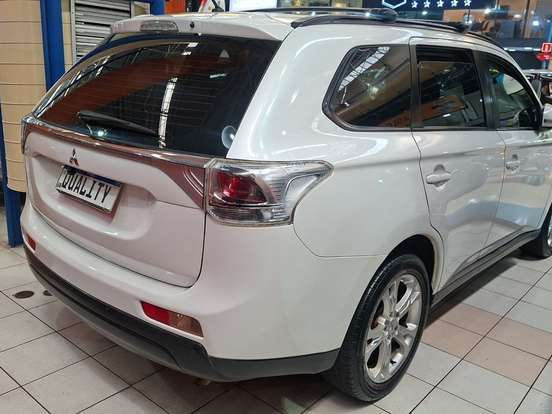 MITSUBISHI-OUTLANDER-2.0 16V GASOLINA 4P AUTOMÁTICO MITSUBISHI-OUTLANDER-2013