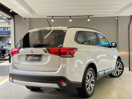 MITSUBISHI-OUTLANDER-2.0 16V GASOLINA 4P AUTOMÁTICO MITSUBISHI-OUTLANDER-2015