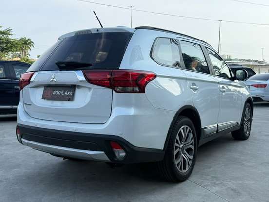 MITSUBISHI-OUTLANDER-2.0 16V GASOLINA 4P AUTOMÁTICO MITSUBISHI-OUTLANDER-2015