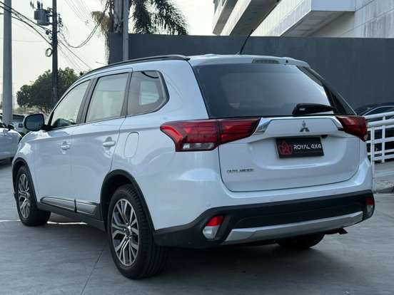 MITSUBISHI-OUTLANDER-2015