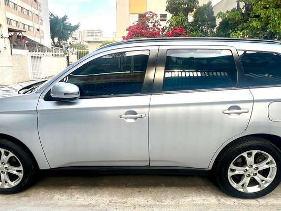 MITSUBISHI-OUTLANDER-2.0 16V GASOLINA 4P AUTOMÁTICO MITSUBISHI-OUTLANDER-2013