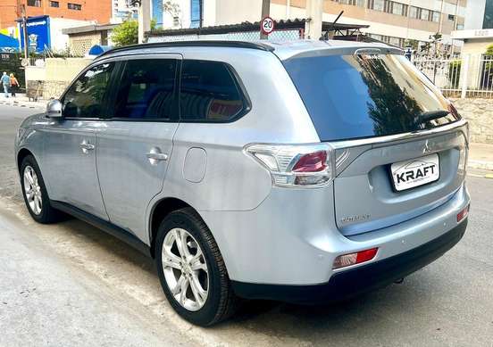MITSUBISHI-OUTLANDER-2013