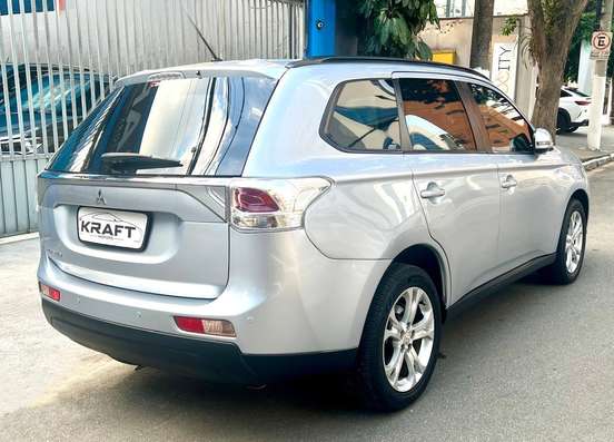 MITSUBISHI-OUTLANDER-2013