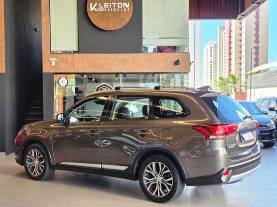 MITSUBISHI-OUTLANDER-2017