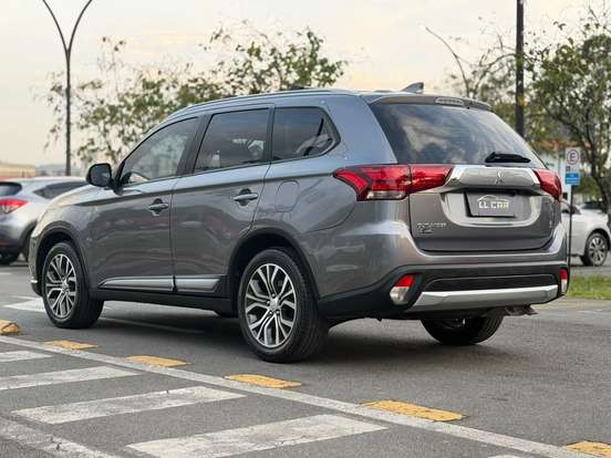 MITSUBISHI-OUTLANDER-2017
