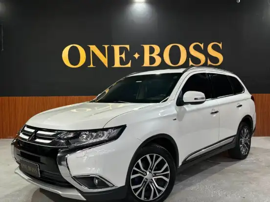 MITSUBISHI-OUTLANDER-3.0 GT 4X4 V6 24V GASOLINA 4P AUTOMÁTICO MITSUBISHI-OUTLANDER-2015