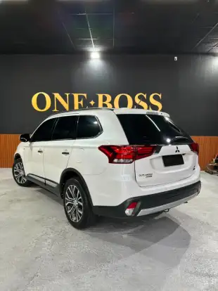 MITSUBISHI-OUTLANDER-2015