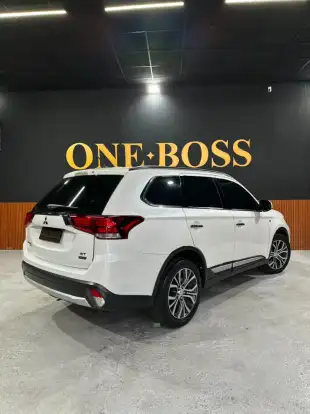 MITSUBISHI-OUTLANDER-2015