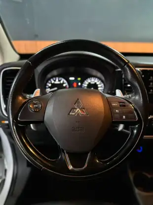 MITSUBISHI-OUTLANDER-2015