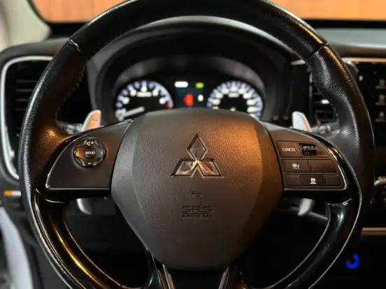 MITSUBISHI-OUTLANDER-3.0 GT 4X4 V6 24V GASOLINA 4P AUTOMÁTICO MITSUBISHI-OUTLANDER-2015