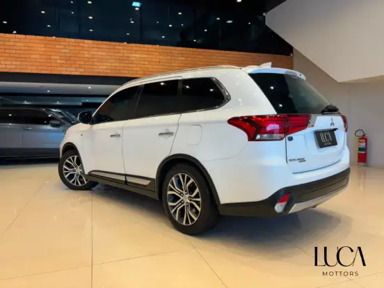 MITSUBISHI-OUTLANDER-3.0 GT 4X4 V6 24V GASOLINA 4P AUTOMÁTICO MITSUBISHI-OUTLANDER-2017