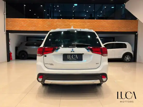 MITSUBISHI-OUTLANDER-3.0 GT 4X4 V6 24V GASOLINA 4P AUTOMÁTICO MITSUBISHI-OUTLANDER-2017