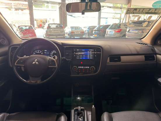 MITSUBISHI-OUTLANDER-2014
