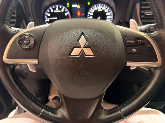 MITSUBISHI-OUTLANDER-3.0 GT 4X4 V6 24V GASOLINA 4P AUTOMÁTICO MITSUBISHI-OUTLANDER-2014