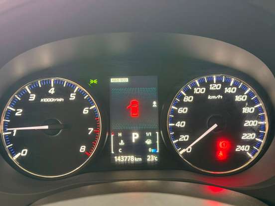 MITSUBISHI-OUTLANDER-2014