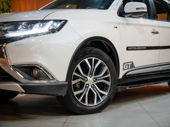 MITSUBISHI-OUTLANDER-3.0 GT 4X4 V6 24V GASOLINA 4P AUTOMÁTICO MITSUBISHI-OUTLANDER-2017