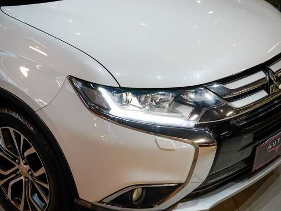 MITSUBISHI-OUTLANDER-3.0 GT 4X4 V6 24V GASOLINA 4P AUTOMÁTICO MITSUBISHI-OUTLANDER-2017