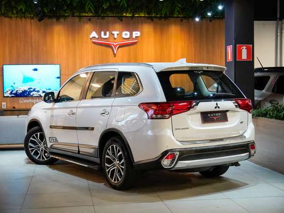 MITSUBISHI-OUTLANDER-2017