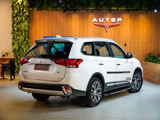 MITSUBISHI-OUTLANDER-3.0 GT 4X4 V6 24V GASOLINA 4P AUTOMÁTICO MITSUBISHI-OUTLANDER-2017