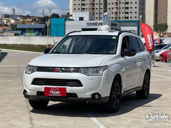 MITSUBISHI-OUTLANDER-3.0 GT 4X4 V6 24V GASOLINA 4P AUTOMÁTICO MITSUBISHI-OUTLANDER-2013