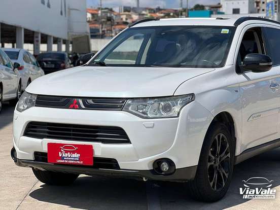 MITSUBISHI-OUTLANDER-3.0 GT 4X4 V6 24V GASOLINA 4P AUTOMÁTICO MITSUBISHI-OUTLANDER-2013