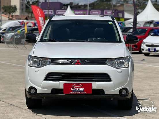 MITSUBISHI-OUTLANDER-3.0 GT 4X4 V6 24V GASOLINA 4P AUTOMÁTICO MITSUBISHI-OUTLANDER-2013